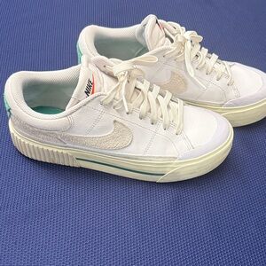 Nike White and Green Casual Sneakers